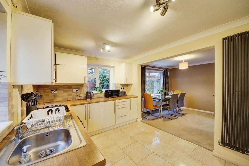 Beautiful Home Close To Town Free Netflix, Wifi Solihull Exterior photo